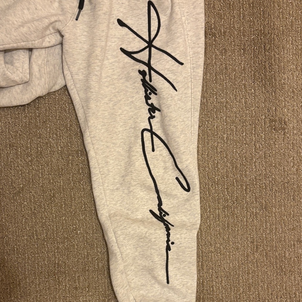 Hollister Light Gray Joggers - Picture 4 of 4